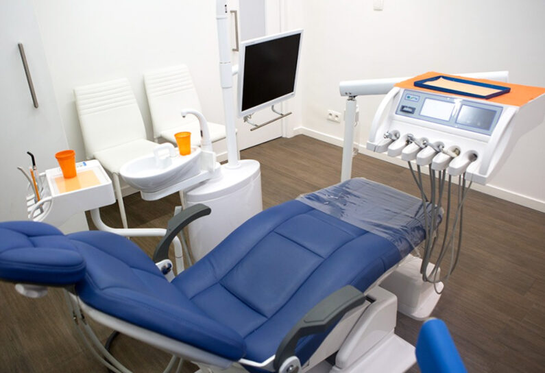 Knikken pik sectie Tandartspraktijk Dental Care Clinic – Altijd de beste zorg voor uw tanden!